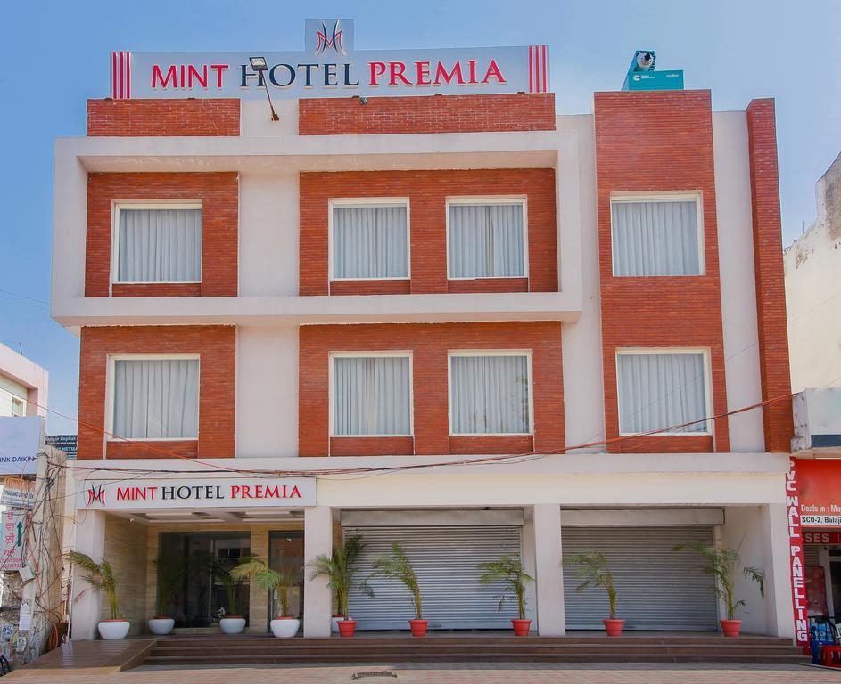 Mint Hotel Premia Chandigarh, Zirakpur Exterior photo